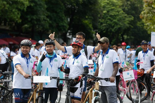 Course cycliste “Pour une Hanoï plus verte” - ảnh 1