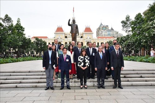 La présidente grecque termine sa visite officielle au Vietnam - ảnh 1