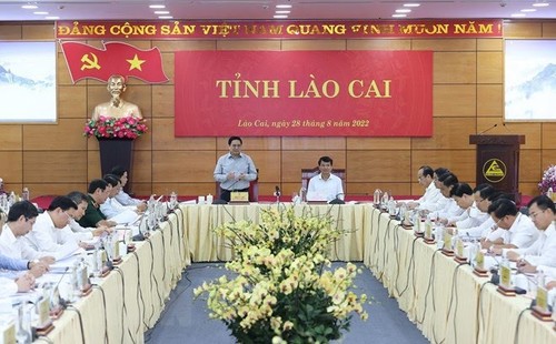 Pham Minh Chinh rencontre la permanence du comité du Parti pour la province de Lào Cai - ảnh 1