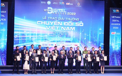 Remise des prix de la Transition numérique du Vietnam 2022 - ảnh 1