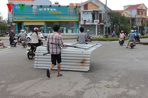 Đồng Hới, Quảng Bình tan hoang sau bão số 10 - ảnh 6