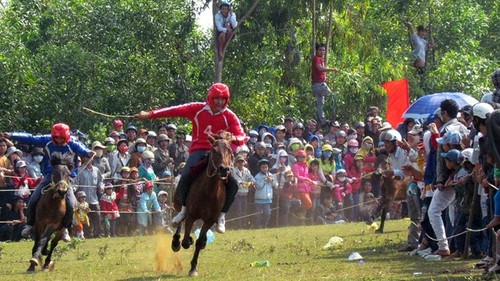 Tưng bừng Lễ hội Xuân tại các vùng miền trên cả nước - ảnh 1