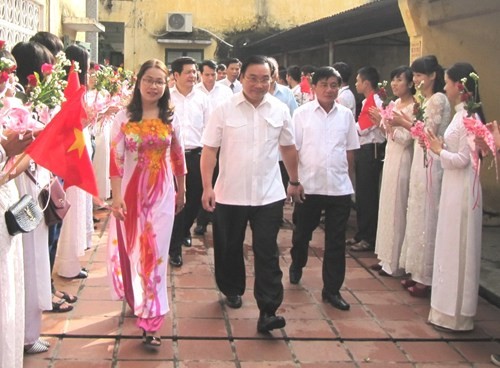 Tưng bừng lễ khai giảng năm học mới 2014- 2015 - ảnh 1