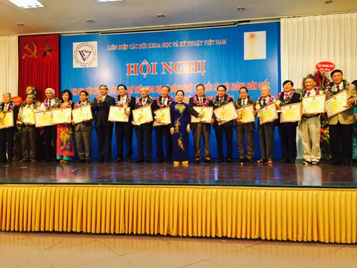 Tôn vinh 51 trí thức khoa học và công nghệ tiêu biểu năm 2015  - ảnh 1