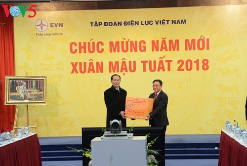 Chủ tịch nước Trần Đại Quang chúc Tết các đơn vị trong Đêm Giao thừa - ảnh 2