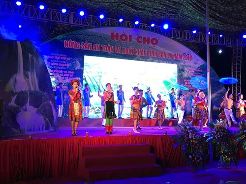 Khai mạc Hội chợ nông sản tỉnh Sơn La - ảnh 1