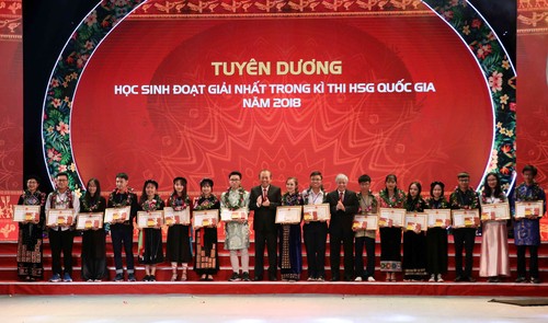 Tuyên dương học sinh, sinh viên Dân tộc thiểu số xuất sắc, tiêu biểu  - ảnh 1