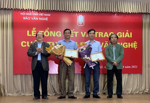 Cuộc thi thơ Báo Văn nghệ: “Quang mây” một quãng thơ ca - ảnh 1