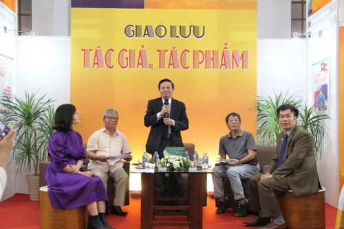 Tọa đàm "Cho và nhận - Bài học cuộc đời" nhân ngày hội sách và văn hóa đọc Việt Nam - ảnh 1