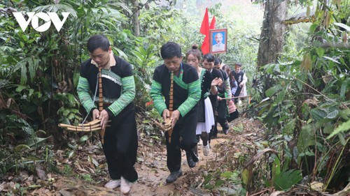 Đồng bào dân tộc Mông ở Yên Bái bảo vệ và giữ rừng - ảnh 1