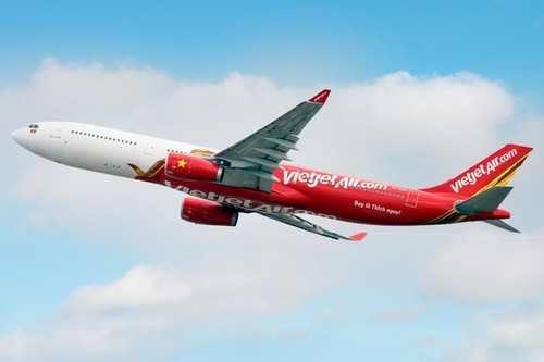 Vietjet được bình chọn là hãng bay chi phí thấp có dịch vụ trên tàu bay tốt nhất năm 2023 - ảnh 1