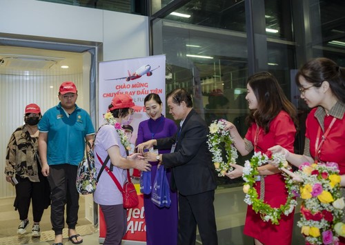 Đón chuyến bay đầu tiên từ sân bay quốc tế Đài Bắc đến Huế - ảnh 1