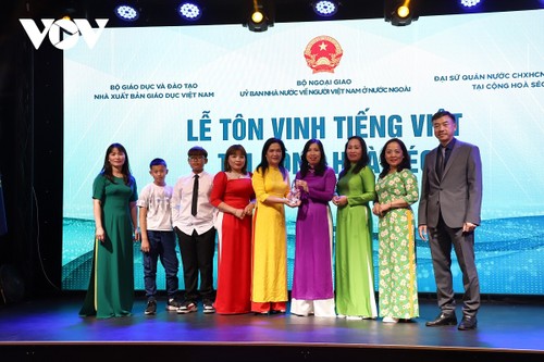 Lễ tôn vinh tiếng Việt trong cộng đồng người Việt Nam tại Séc - ảnh 5