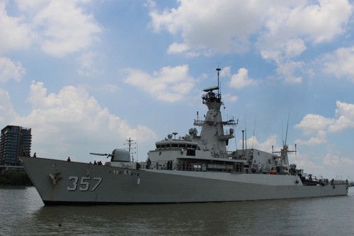 Tàu KRI Bung Tomo-357 Hải quân Indonesia thăm Việt Nam - ảnh 1