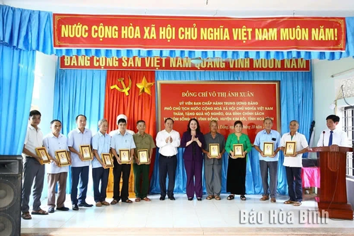 Lễ kỷ niệm 60 năm ngày Chủ tịch Hồ Chí Minh về thăm, làm việc tại huyện Kim Bôi, tỉnh Hòa Bình  - ảnh 1