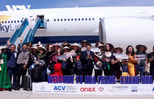 Những vị khách du lịch quốc tế đầu tiên đến Việt Nam đầu Xuân Ất Tỵ 2025 - ảnh 2