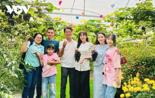 Nhiều điểm du lịch ở miền Tây thu hút du khách ngày đầu xuân - ảnh 1