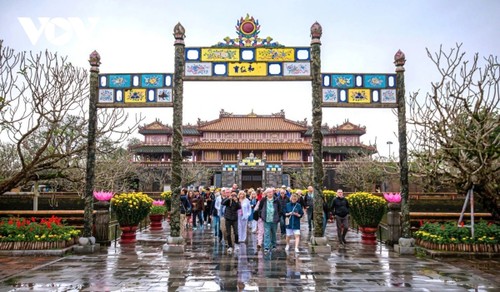 Khu di sản Huế đón hàng ngàn lượt khách tham quan, vui Tết  - ảnh 1