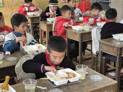 Hành trình “Thắp sáng ước mơ tuổi thơ - Nấu cơm cho em” đến với học sinh nghèo tại Yên Bái - ảnh 4