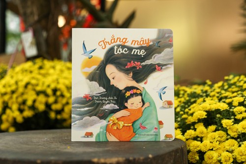 Ra mắt tập thơ thiếu nhi "Trắng mây tóc mẹ"  - ảnh 1