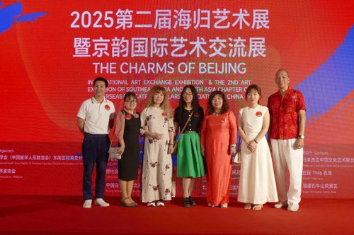Đoàn họa sĩ Việt Nam tham gia triển lãm nghệ thuật tại Bắc Kinh (Trung Quốc) - ảnh 2