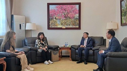 Đoàn họa sĩ Việt Nam tham gia triển lãm nghệ thuật tại Bắc Kinh (Trung Quốc) - ảnh 4