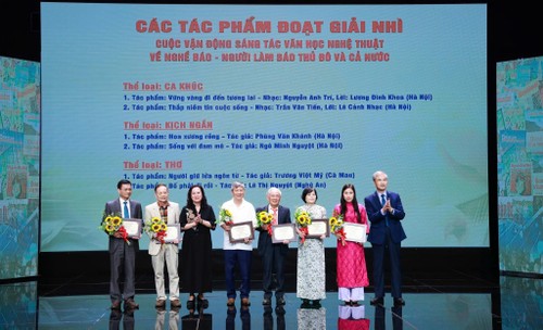 Những vần thơ, điệu nhạc tôn vinh nghề báo  - ảnh 2