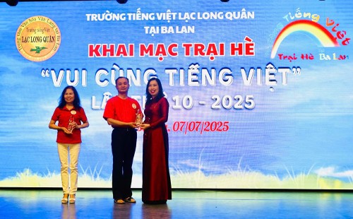 Thứ trưởng Bộ Ngoại giao Lê Thị Thu Hằng thăm cộng đồng người Việt tại Ba Lan - ảnh 4