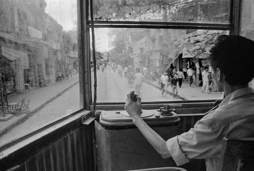 “Ra mắt sách ảnh Hà Nội 1987” của Jean-Charles Sarrazin trong khuôn khổ PHOTO HANOI' 25 - ảnh 3