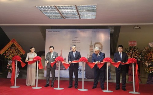 Khai mạc Trưng bày chuyên đề “Dấu chân Hồ Chí Minh trên quê hương Cách mạng tháng Mười” - ảnh 1