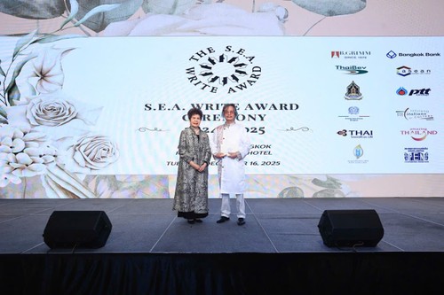 Nhận giải SEA Write Award, nhà văn Nguyễn Tham Thiện Kế nói về con đường văn chương Việt hội nhập - ảnh 1