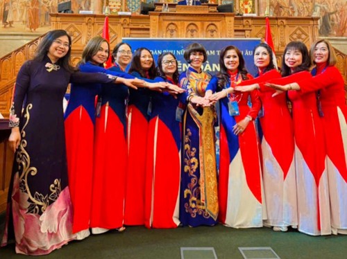 Bà Hoàng Thúy Nga: Làm công tác cộng đồng là một cách tri ân đất nước - ảnh 2