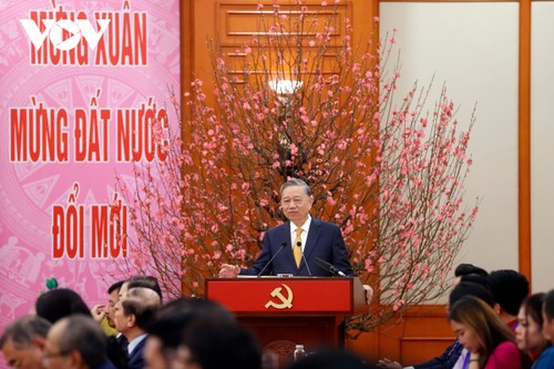 Tổng Bí thư Tô Lâm gặp mặt đoàn kiều bào dự chương trình “Xuân Quê hương 2026” - ảnh 1