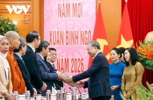 Tổng Bí thư Tô Lâm gặp mặt đoàn kiều bào dự chương trình “Xuân Quê hương 2026” - ảnh 2