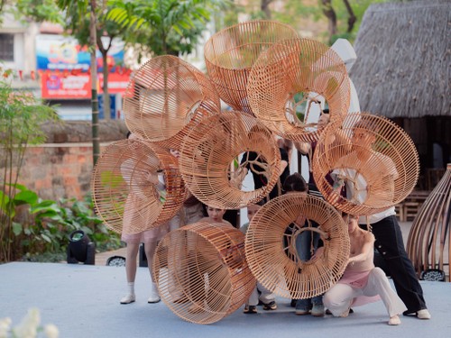 Ballet đương đại “Dó”- Ngôn ngữ đương đại thấm đẫm cảm quan Việt Nam - ảnh 4