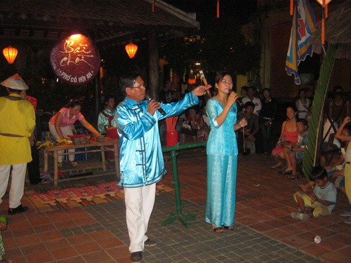 ฟังเพลงพื้นเมืองที่เมืองเก่า Hoi An - ảnh 2