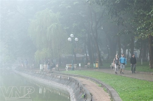 บรรยากาศของเมืองในหมอก ซาปา ในกรุงฮานอย - ảnh 5