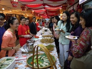 สถานทูตเวียดนามประจำมาเลเซียจัดงานแสดงสินค้าฤดูใบไม้ผลิ ปี2013 - ảnh 1