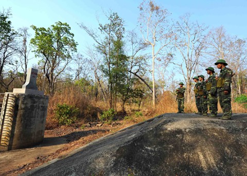 แนวชายแดนเขตที่ราบสูง Tây Nguyên ยามวสันต์ - ảnh 1