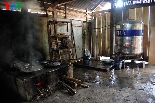 เยาวชนอาสามอบของขวัญให้แก่ชนกลุ่มน้อยในจังหวัดเขตเขา Hà Giang - ảnh 8