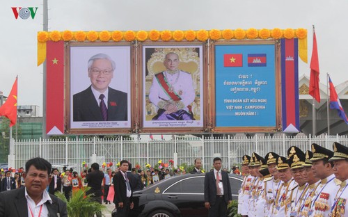 หนังสือพิมพ์กัมพูชารายงานข่าวการเยือนประเทศกัมพูชาของเลขาธิการใหญ่พรรคฯเวียดนาม - ảnh 1