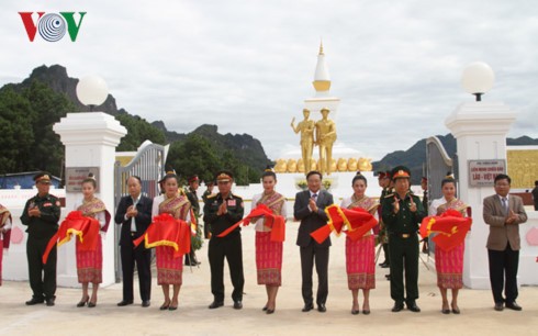 พิธีเปิดตัวและมอบอนุสาวรีย์พันธมิตรแห่งการต่อสู้เวียดนาม-ลาว - ảnh 1