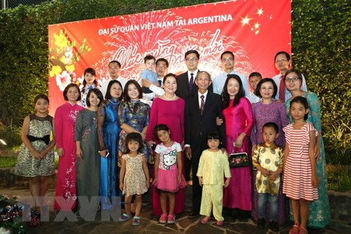 สถานทูตเวียดนามประจำประเทศอาร์เจนตินาจัดกิจกรรมฉลองตรุษเต๊ตปี 2019 - ảnh 1