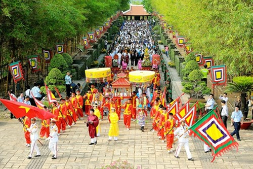 ประเพณีสักการะบูชาบรรพกษัตริย์หุ่งสะท้อนให้เห็นถึงรากเหง้าและความสามัคคีชนทั้งชาติของเวียดนาม - ảnh 1