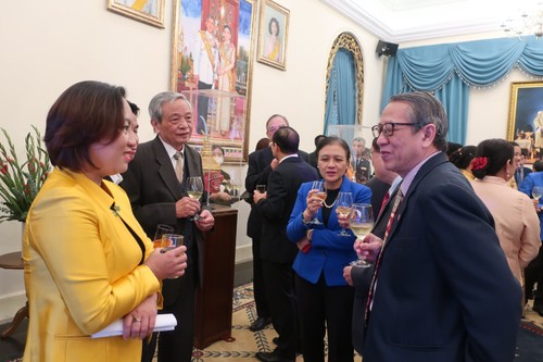 งานวันคล้ายวันพระราชสมภพ พระบาทสมเด็จพระบรมชนกาธิเบศร มหาภูมิพลอดุลยเดชมหาราช บรมนาถบพิตรและวันชาติไทย - ảnh 4