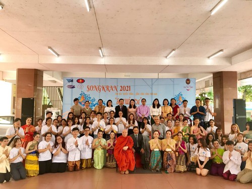 งาน “สงกรานต์ 2564 – วัฒนธรรมดั้งเดิม รื่นเริงร่วมสมัย” ณ นครโฮจิมินห์ - ảnh 1