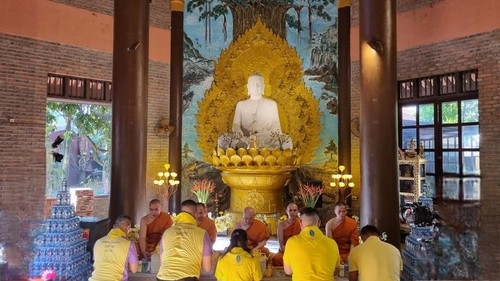 กิจกรรมจิตอาสาและพิธีสงฆ์เฉลิมพระเกียรติพระบาทสมเด็จพระเจ้าอยู่หัว - ảnh 1