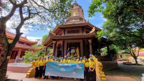 กิจกรรมจิตอาสาและพิธีสงฆ์เฉลิมพระเกียรติพระบาทสมเด็จพระเจ้าอยู่หัว - ảnh 11