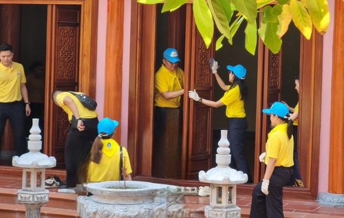 กิจกรรมจิตอาสาและพิธีสงฆ์เฉลิมพระเกียรติพระบาทสมเด็จพระเจ้าอยู่หัว - ảnh 4