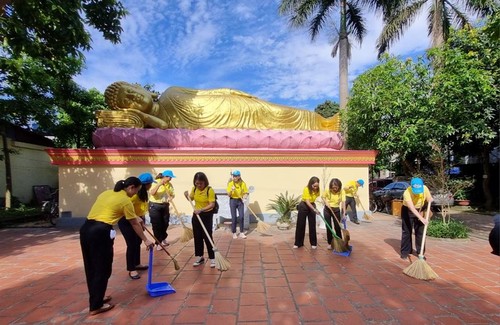 กิจกรรมจิตอาสาและพิธีสงฆ์เฉลิมพระเกียรติพระบาทสมเด็จพระเจ้าอยู่หัว - ảnh 5